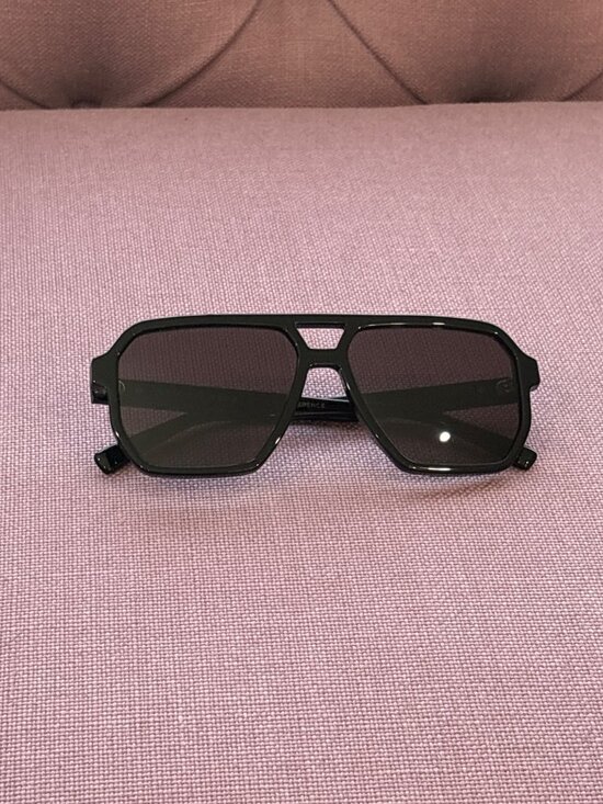 DIFF EYEWEAR Cameron Oversized Navigator Sunglasses in Black & Grey Polarized Ne main image 16